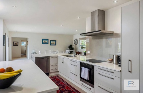 Torbay House | Coastal Courtyard Paradise