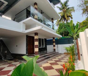 Kuzhuppilly House | Coastal Den Homestay