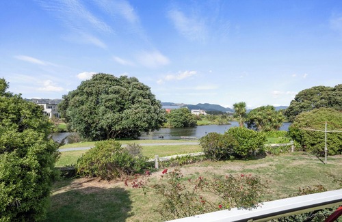 Waikanae House | Coastal Drift - Waikanae Beach Holiday Home