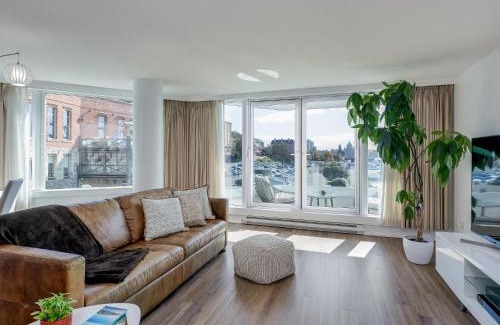 Inner Harbour Apartment | Coastal Duet - min 3-Day Stay Breathtaking Views with Work Desk by Victoria Prime!