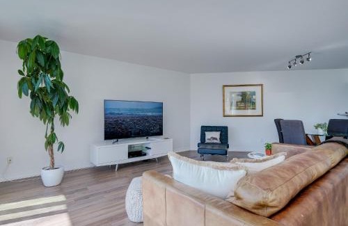 Inner Harbour Apartment | Coastal Duet - min 3-Day Stay Breathtaking Views with Work Desk by Victoria Prime!