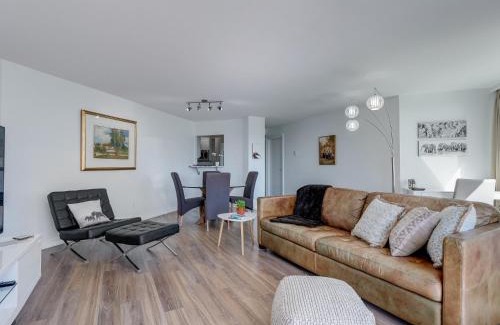 Inner Harbour Apartment | Coastal Duet - min 3-Day Stay Breathtaking Views with Work Desk by Victoria Prime!