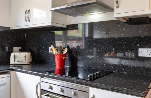 Porthtowan House | Coastal eco-home for up to 6, short walk from Porthtowan village and beach