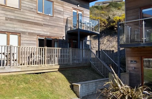 Porthtowan House | Coastal eco-home for up to 6, short walk from Porthtowan village and beach