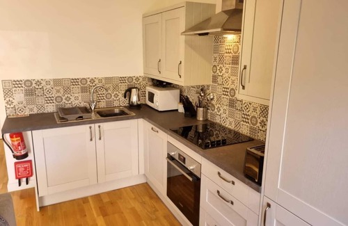 Porthtowan House | Coastal Eco-Lodge Close to Porthtowan Beach - Hot Tub - 3 Bedrooms, Pet friendly