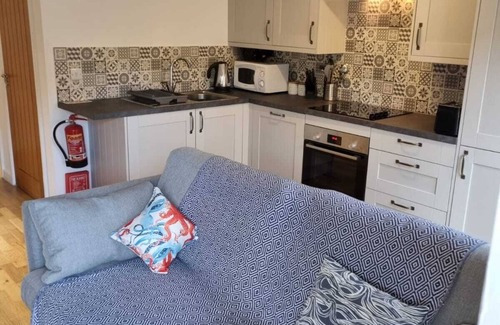 Porthtowan House | Coastal Eco-Lodge Close to Porthtowan Beach - Hot Tub - 3 Bedrooms, Pet friendly