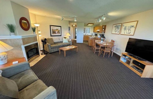 Regional District of Nanaimo House | Coastal Elements Oceanfront - 2BDRM - Full Kitchen