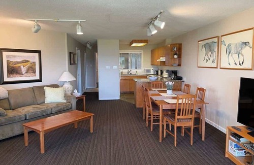 Regional District of Nanaimo House | Coastal Elements Oceanfront - 2BDRM - Full Kitchen
