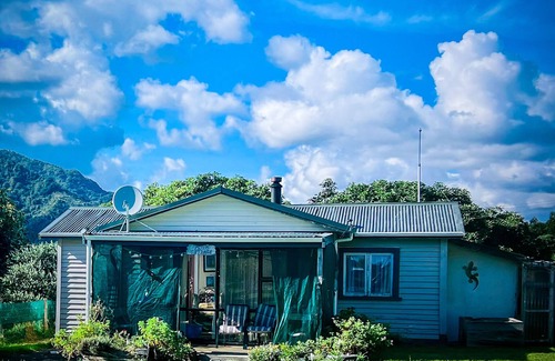 Tirohanga Cottage | Coastal Family Cottage