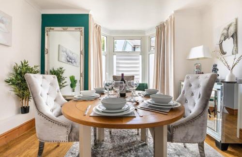 Bridgend House | Coastal Family Stay 3-bed Parking Wi-fi