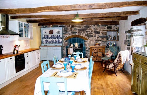 Plomodiern House | Coastal Farmhouse with heated pool and gardens 10 minutes from beaches