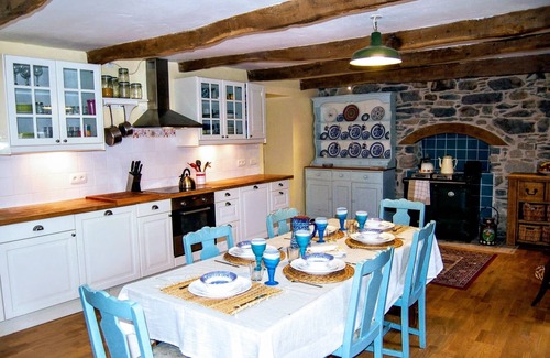 Plomodiern House | Coastal Farmhouse with heated pool and gardens 10 minutes from beaches