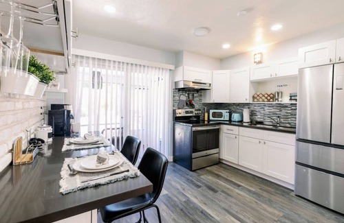 Central Naples House | Coastal Farmhouse w/mini Golf, Private Beach &Spa