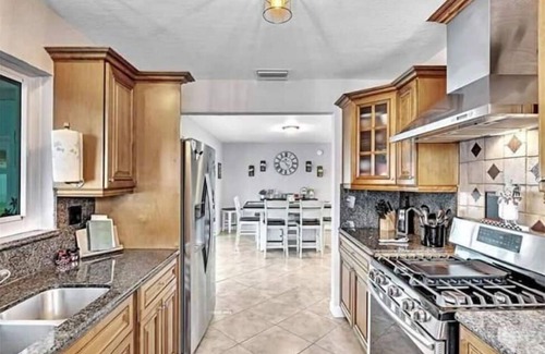 Garden Isles House | Coastal Gem - Sunshine and Pool