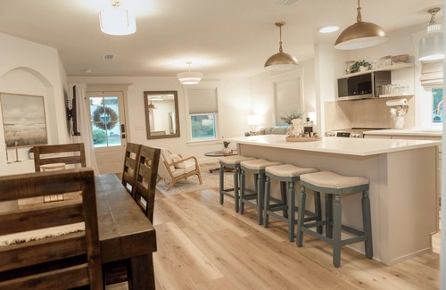 St. Marys Cottage | Coastal Getaway/2BR/2BA Cottage + Bonus Room near Downtown & Cumberland Island
