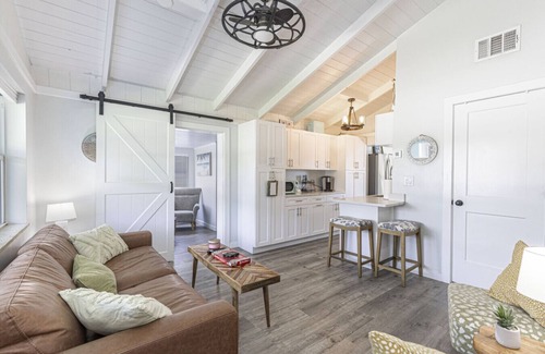 Naples Park House | Coastal Getaway – 5 Mins to Vanderbilt Beach
