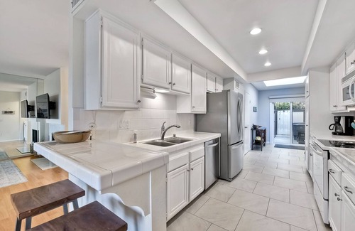 Del Mar Heights House | Coastal getaway, relaxing Del Mar Townhouse steps from Torrey Pines State Beach