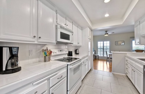 Del Mar Heights House | Coastal getaway, relaxing Del Mar Townhouse steps from Torrey Pines State Beach