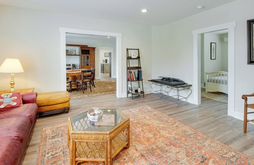Issue Cottage | Coastal Getaway: 1 Mi to Colonial Beach Pier!
