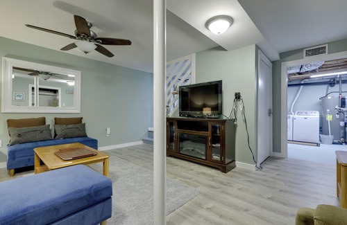 Niantic Cottage | Coastal Getaway w/Porch, 2 Mi to Niantic Beach!