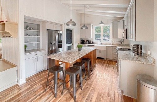 North Litchfield Beach House | Coastal haven for groups, walk to beach, large deck, beach gear, kid friendly