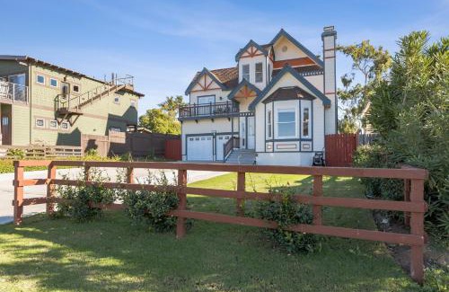 Townsite House | Coastal Haven in Oceanside- Cozy Beach Getaway home
