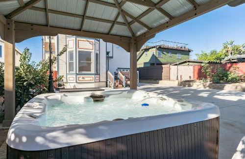 Townsite House | Coastal Haven in Oceanside- Cozy Beach Getaway home