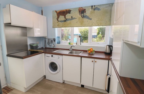 Felpham Cottage | COASTAL HAVEN, pet friendly, country holiday cottage in Felpham