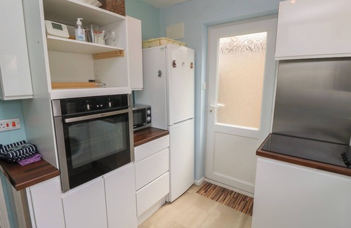 Felpham Cottage | COASTAL HAVEN, pet friendly, country holiday cottage in Felpham