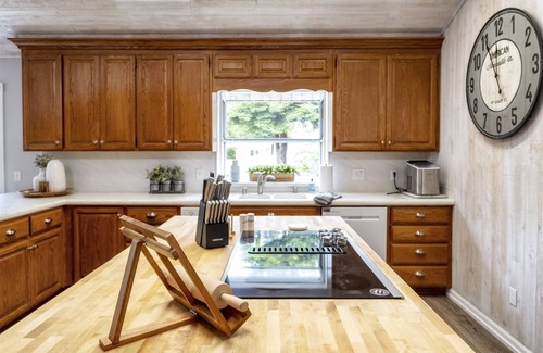 Fort Bragg House | Coastal Hideaway - A luxurious vacation rental just minutes away from the beach!