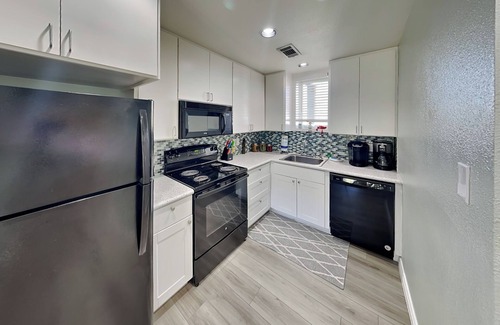 Leeward Sands House | Coastal Hideaway | Cozy + Pet-Friendly Retreat