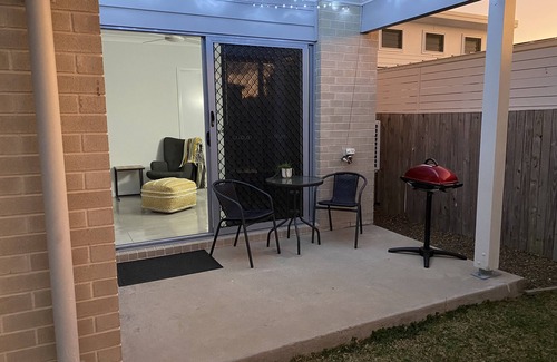 Margate Villa | Coastal Holiday Min from Waterfront Beach Shops Redcliffe Market OFF STREET PARK