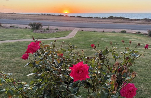 Ardrossan House | Coastal Home perfectly located!
