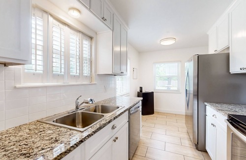 Panama City House | Coastal home w/private yard, patio, 2 blks to beach, W/D, AC, & WiFi