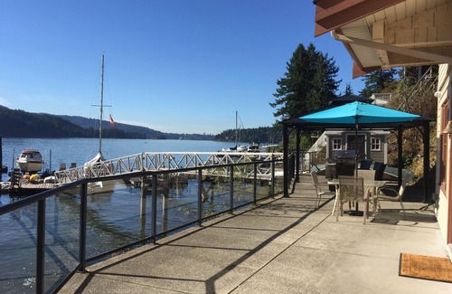 District of North Vancouver Apartment | Coastal lifestyle! Oceanfront apartment! Huge deck and dock 30 min to downtown.