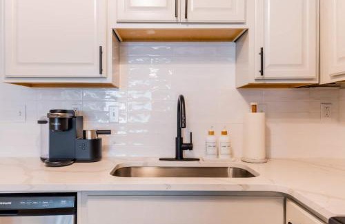 Palmetto Dunes Apartment | Coastal Luxe Villa By The Beach