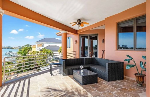 Causeway Isles House | Coastal Luxurious Mansion! Minutes to beach