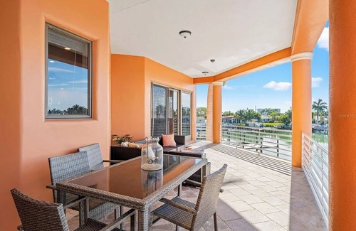 Causeway Isles House | Coastal Luxurious Mansion! Minutes to beach