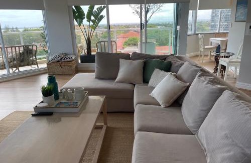Brighton-le-Sands Apartment | Coastal luxury
