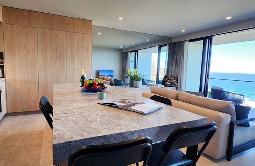 Bronte Apartment | Coastal Luxury Overlooking Tamarama Beach - Views, Parking & Air Conditioning