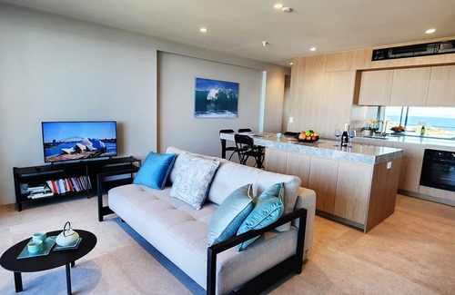 Bronte Apartment | Coastal Luxury Overlooking Tamarama Beach - Views, Parking & Air Conditioning