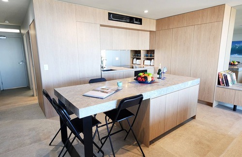 Bronte Apartment | Coastal Luxury Overlooking Tamarama Beach - Views, Parking & Air Conditioning