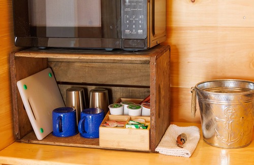 Sandy Point Cabin | Coastal Maine Getaway in the woods with Sauna - Hour from Acadia - Cabin #4 Oak