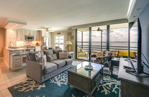 Marco Island Condo | Coastal Marco Island Condo w/Club Amenities!