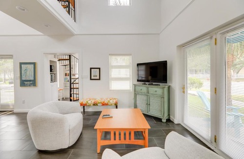 Morehead City Apartment | Coastal North Carolina Abode - Rooftop Water Views