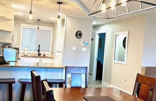 Regional District of Nanaimo Condo | Coastal Oasis ★ Ocean ★ 1 Bdrm ★ Stocked Kitchen