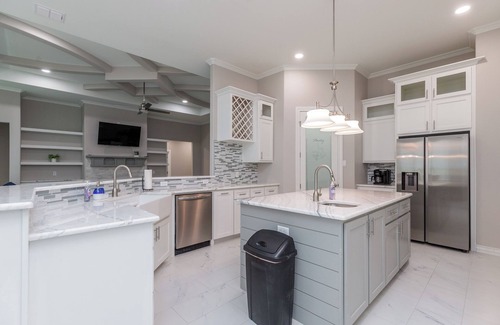 Portland House | Coastal Paradise Awaits! New 5BRHome-12 Min to Beach-Pet-Friendly 500 Mbps WiFi!