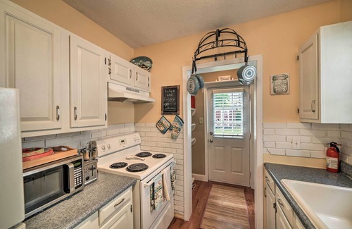 Chesapeake Beach Cottage | Coastal Pet-Friendly Cottage < 1/2 Mi to Beaches