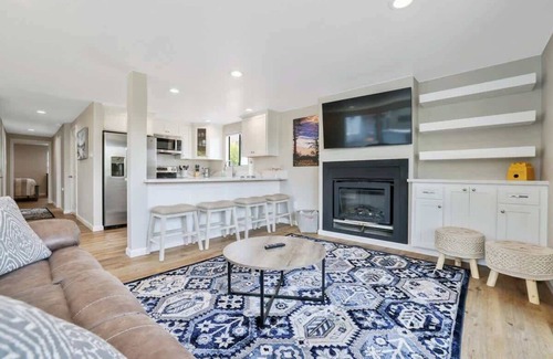 Park Hill House | Coastal Pines Chalet by Moonstone Beach