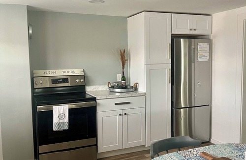 Newbury Cottage | Coastal Plum Island Cottage Steps From Beach
